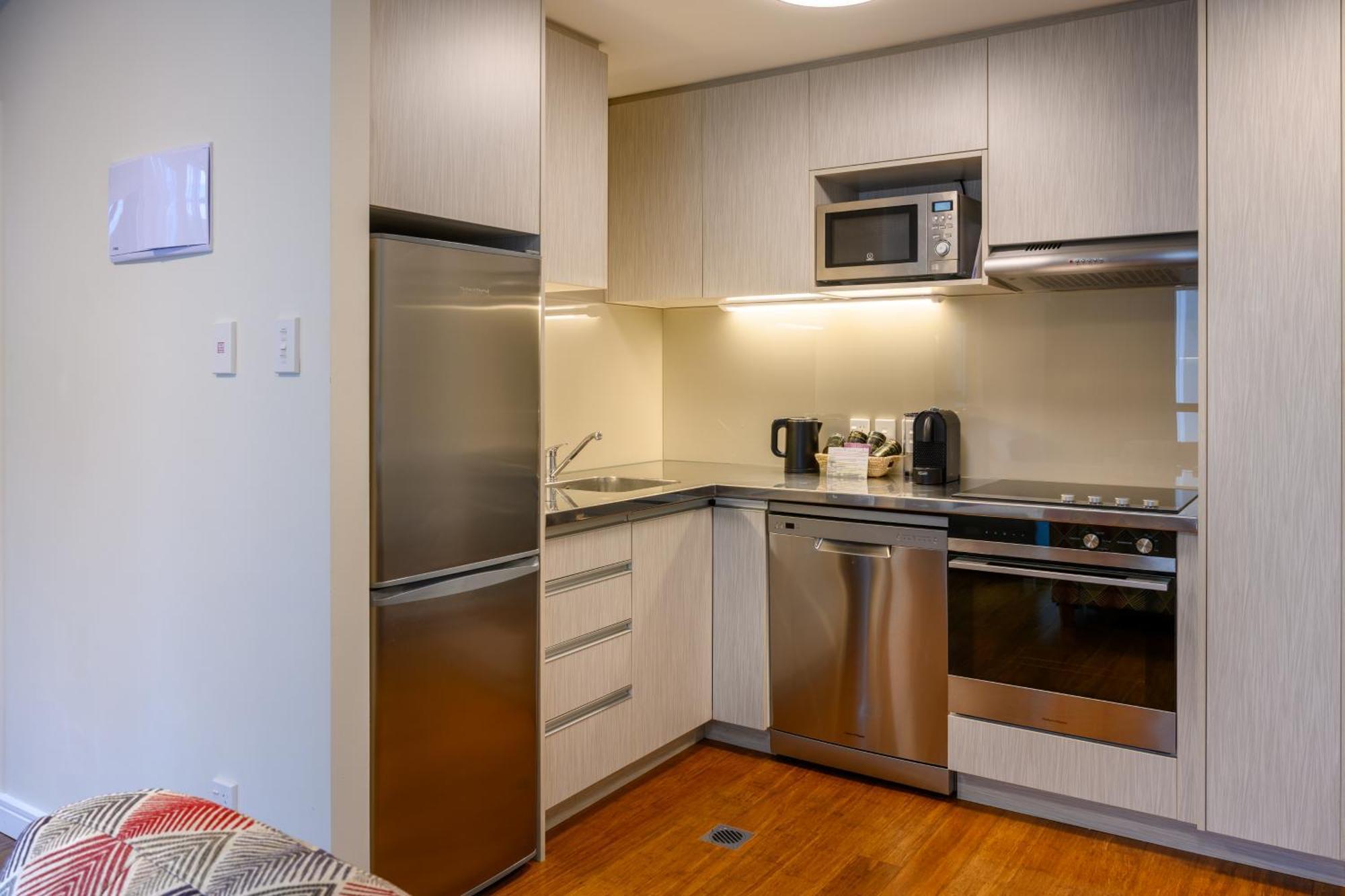 Boulcott Suites Wellington Kültér fotó A kitchen in a typical apartment