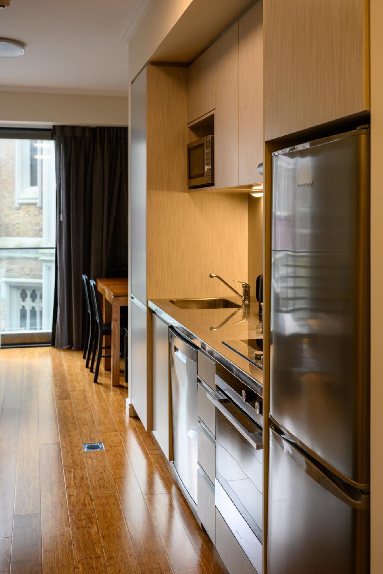 Boulcott Suites Wellington Kültér fotó A kitchen in a student apartment