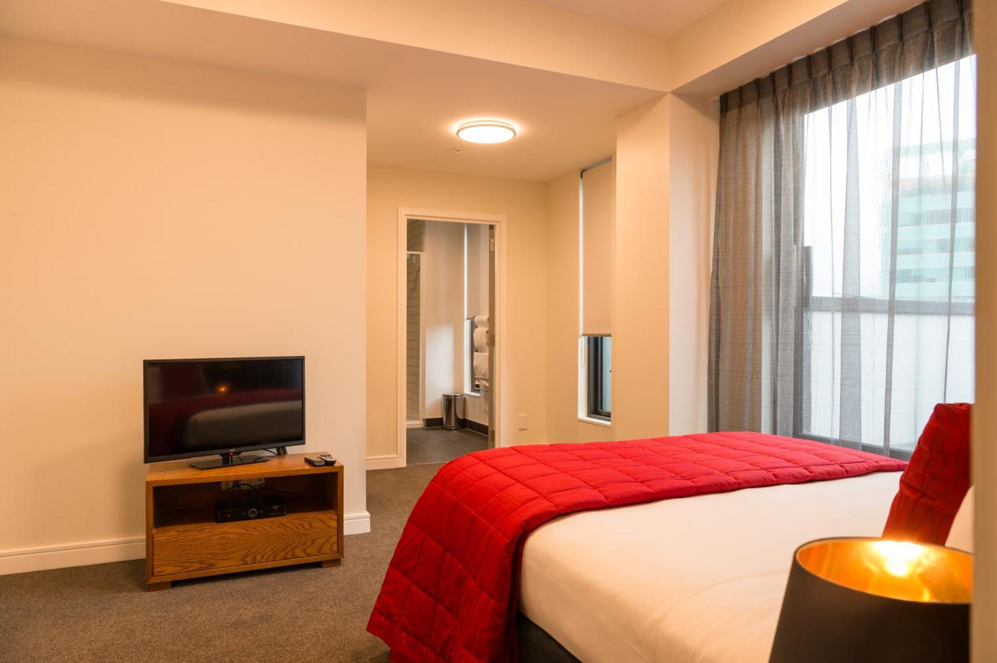 Boulcott Suites Wellington Kültér fotó A bedroom at the University of Canterbury's Ivon Watkins-Smith Hall