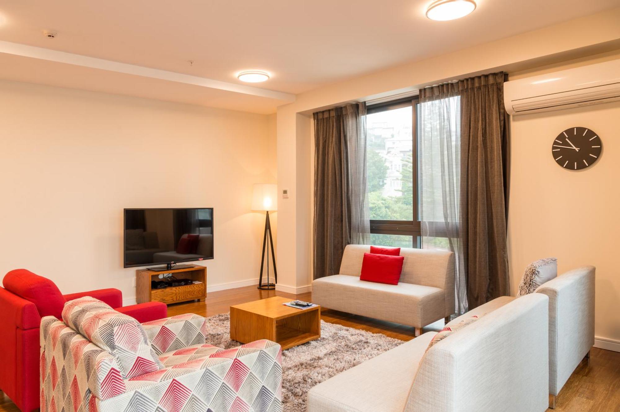 Boulcott Suites Wellington Kültér fotó A living room in a serviced apartment in Singapore