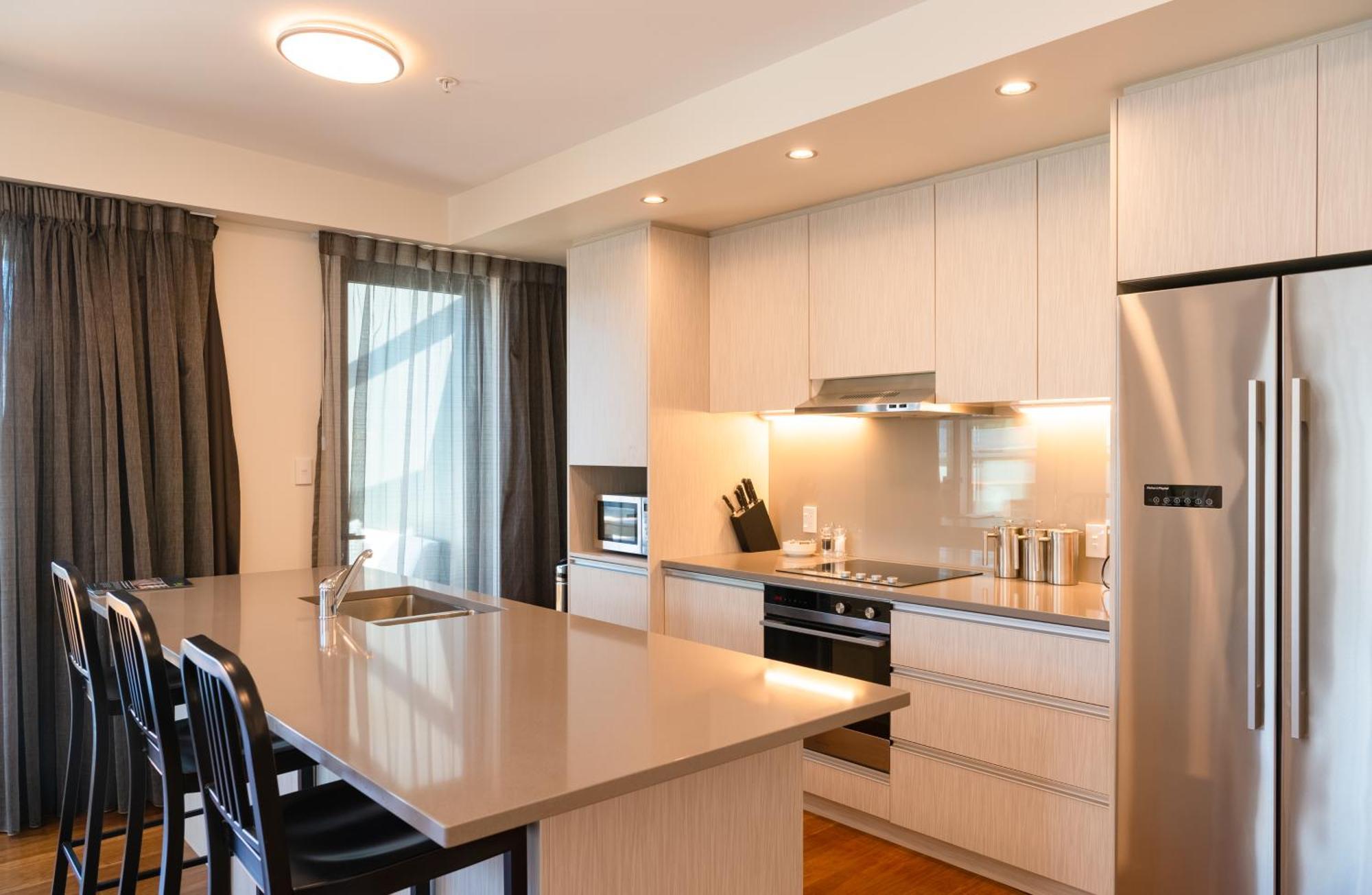Boulcott Suites Wellington Kültér fotó A kitchen in a student apartment at the University of Auckland