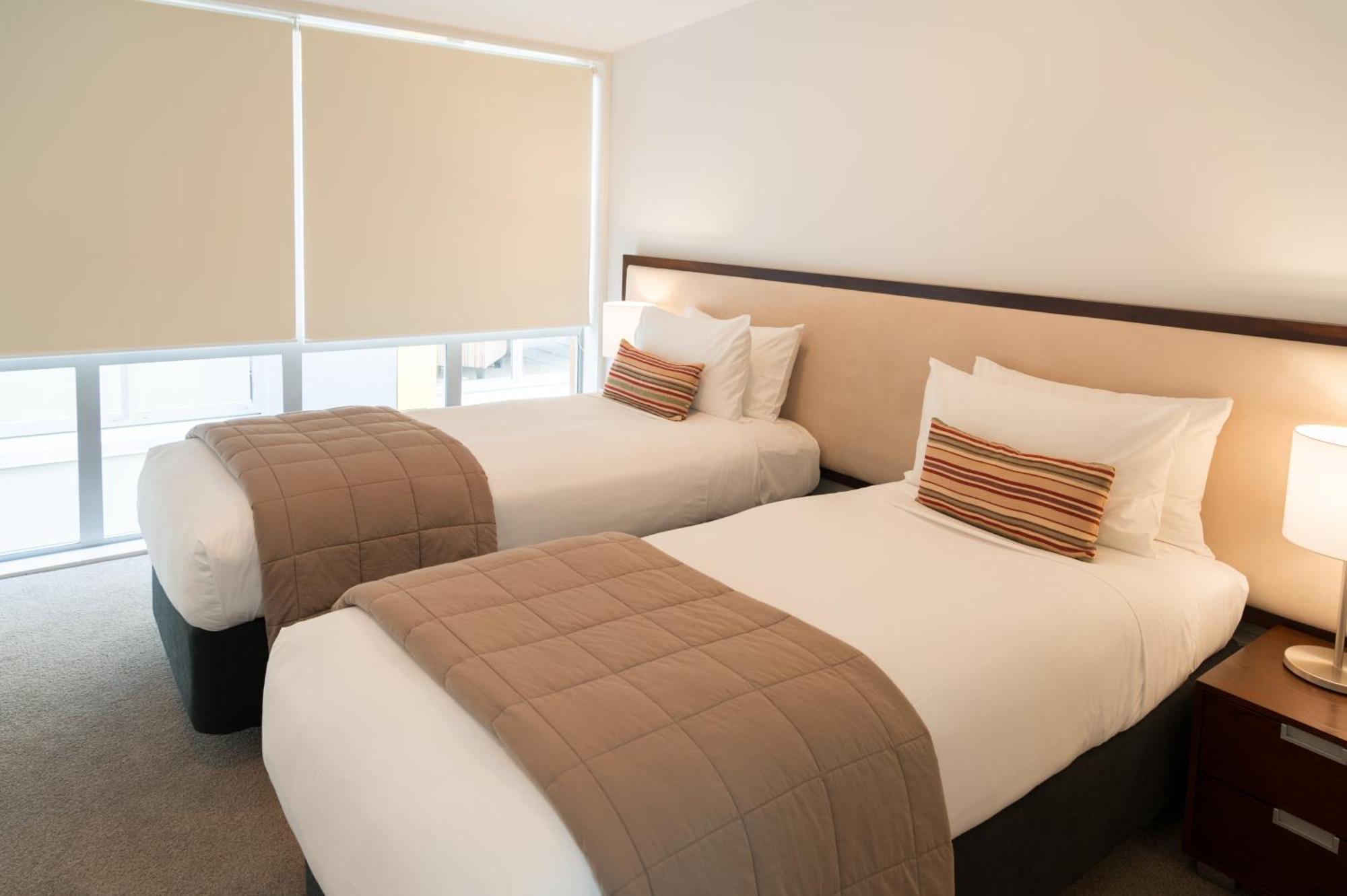 Boulcott Suites Wellington Kültér fotó A typical bedroom at the hotel