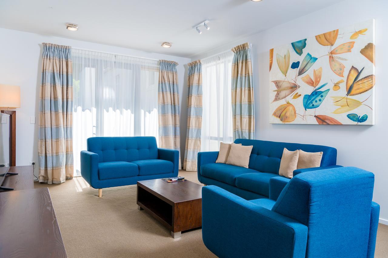 Boulcott Suites Wellington Kültér fotó A living room with blue furniture