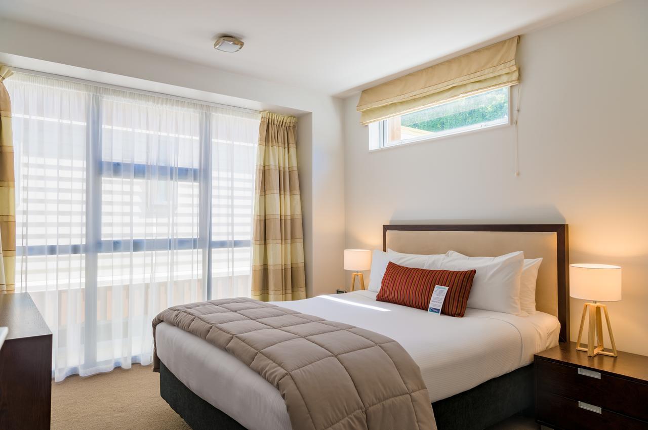 Boulcott Suites Wellington Kültér fotó A bedroom at the hotel